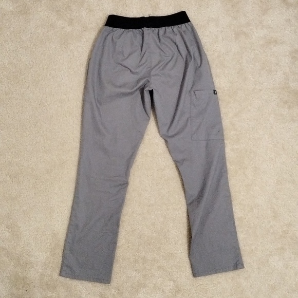 Jaanuu Scrub Set in Graphite - Picture 6 of 7